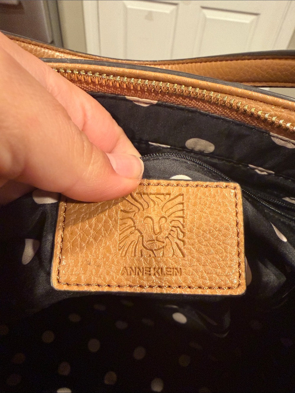 Women's Faux Leather Tote Bag in Tan - Branded Signature Emblem Anne Klein - Picture 7 of 7